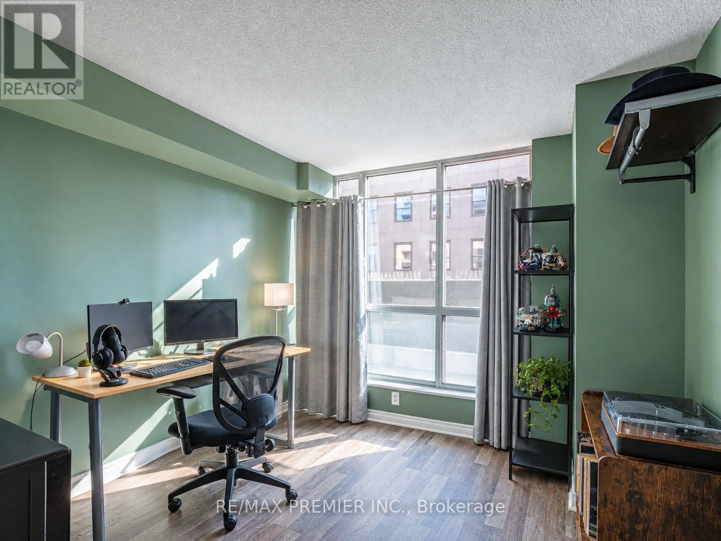 703 - 736 BAY STREET