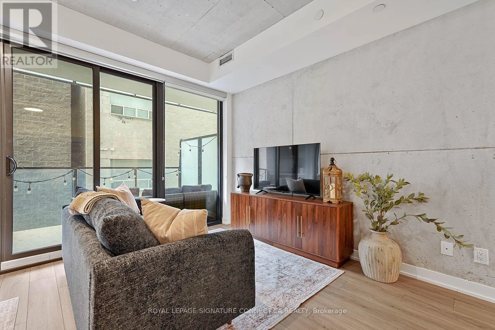 308 - 458 RICHMOND STREET W