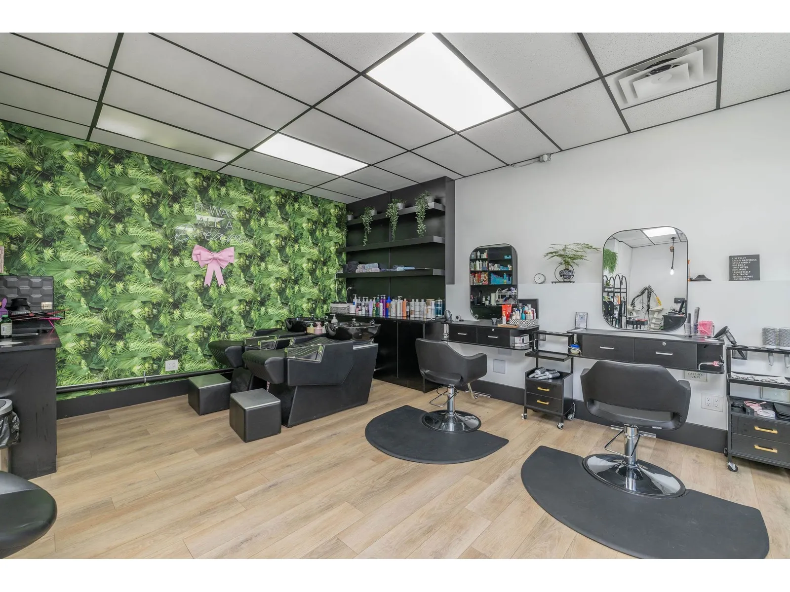 102-13916 GROSVENOR ROAD