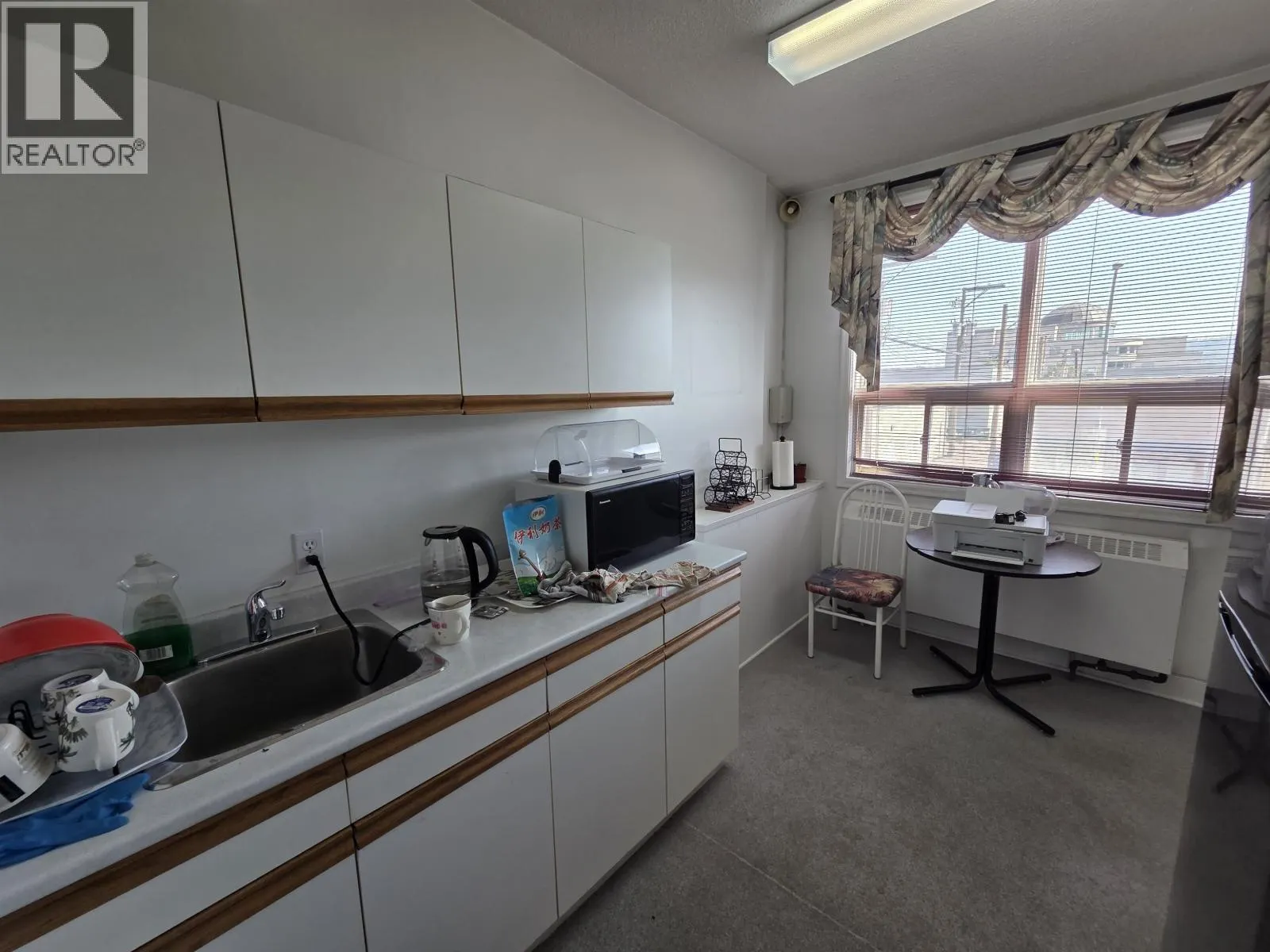 TOP FLR 1210 3RD AVENUE