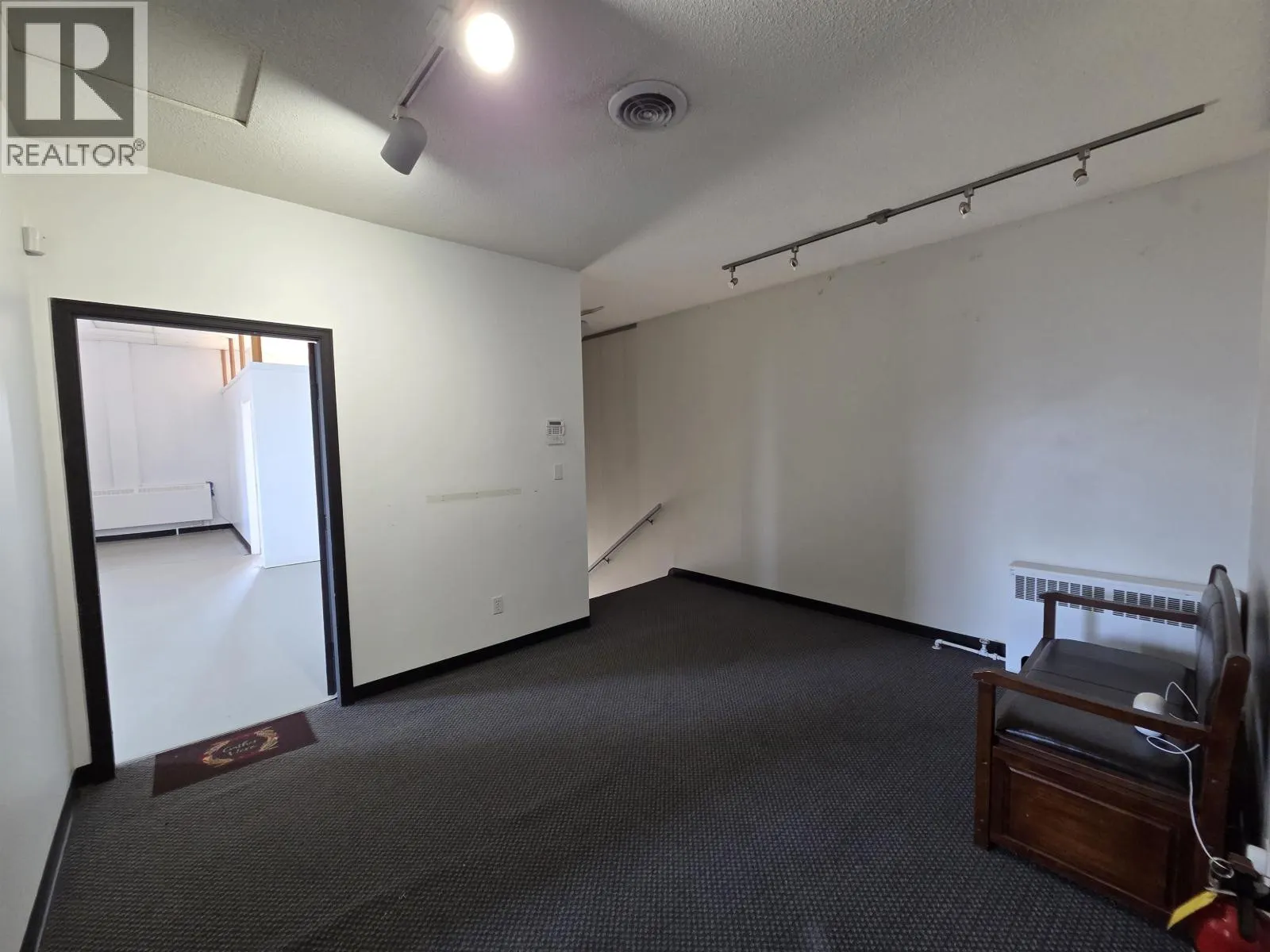 TOP FLR 1210 3RD AVENUE