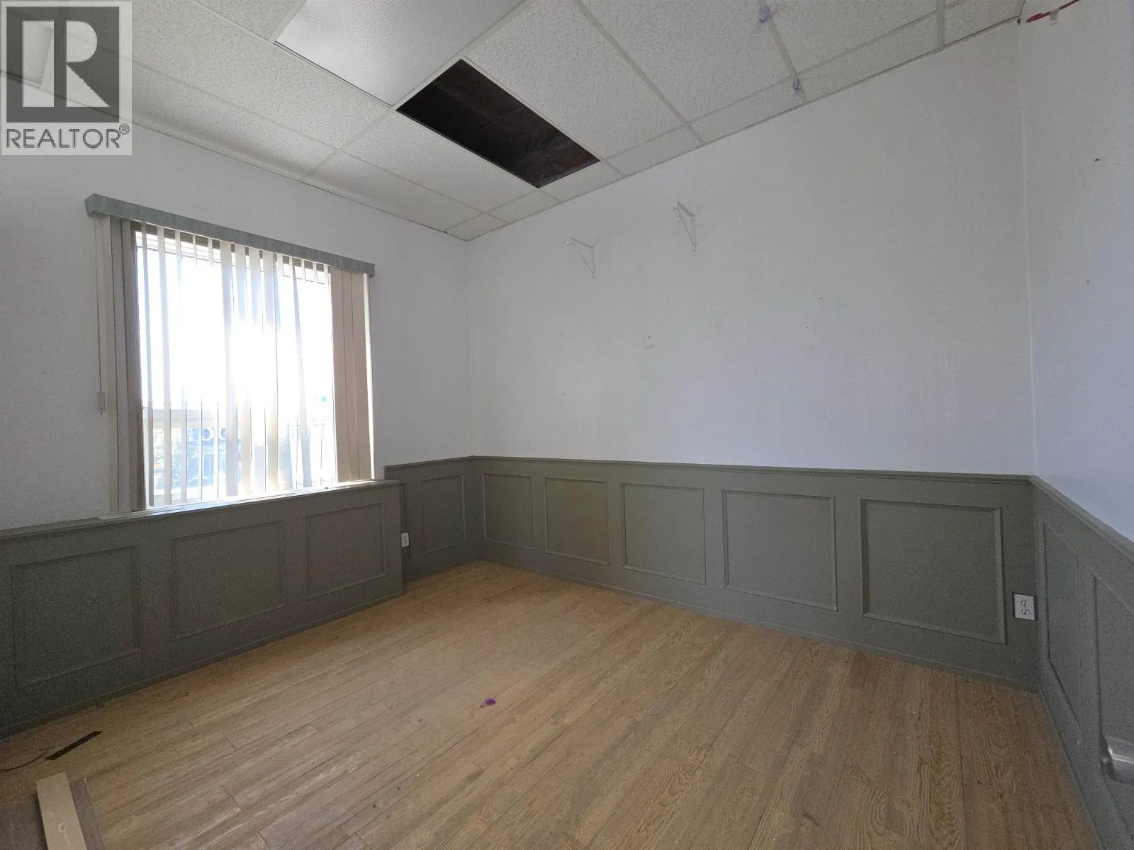 TOP FLR 1210 3RD AVENUE