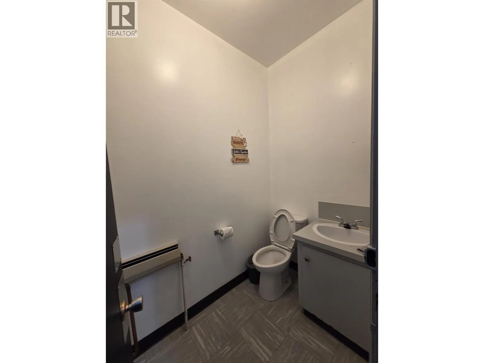 TOP FLR 1210 3RD AVENUE