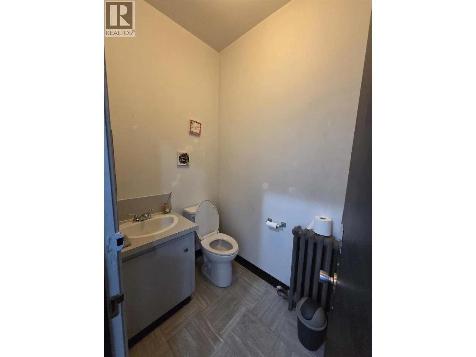 TOP FLR 1210 3RD AVENUE