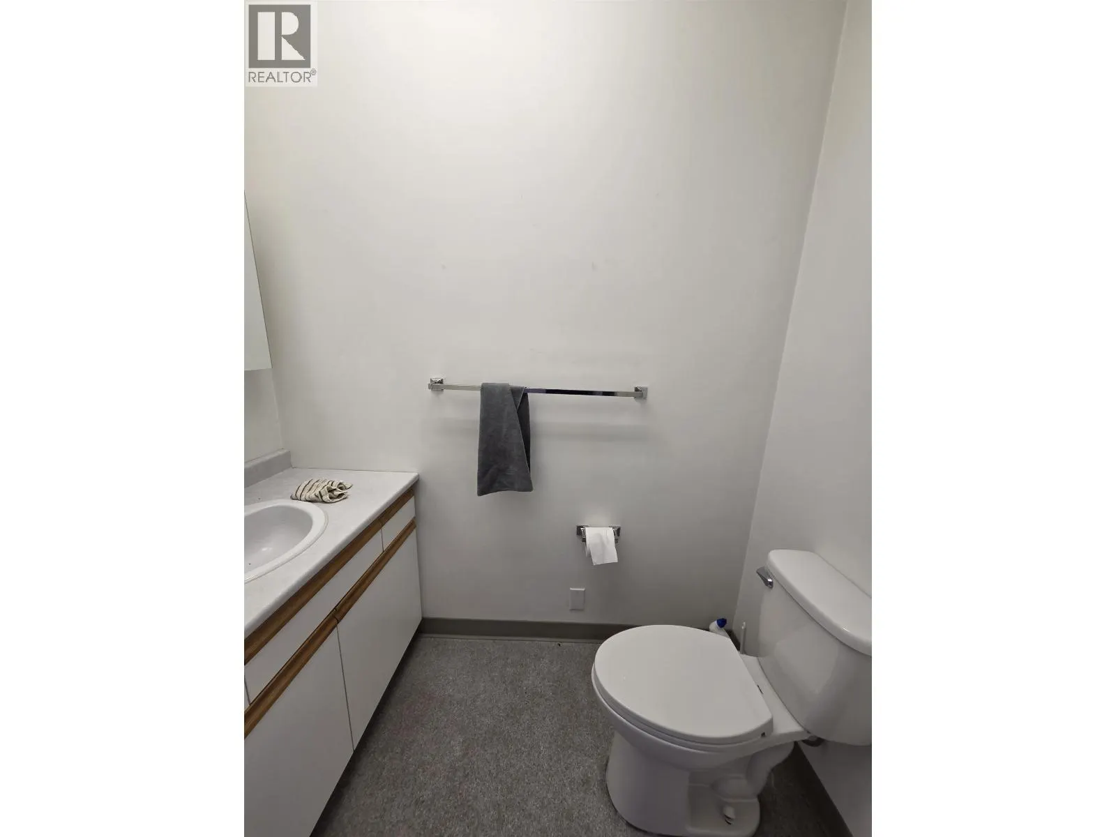 TOP FLR 1210 3RD AVENUE