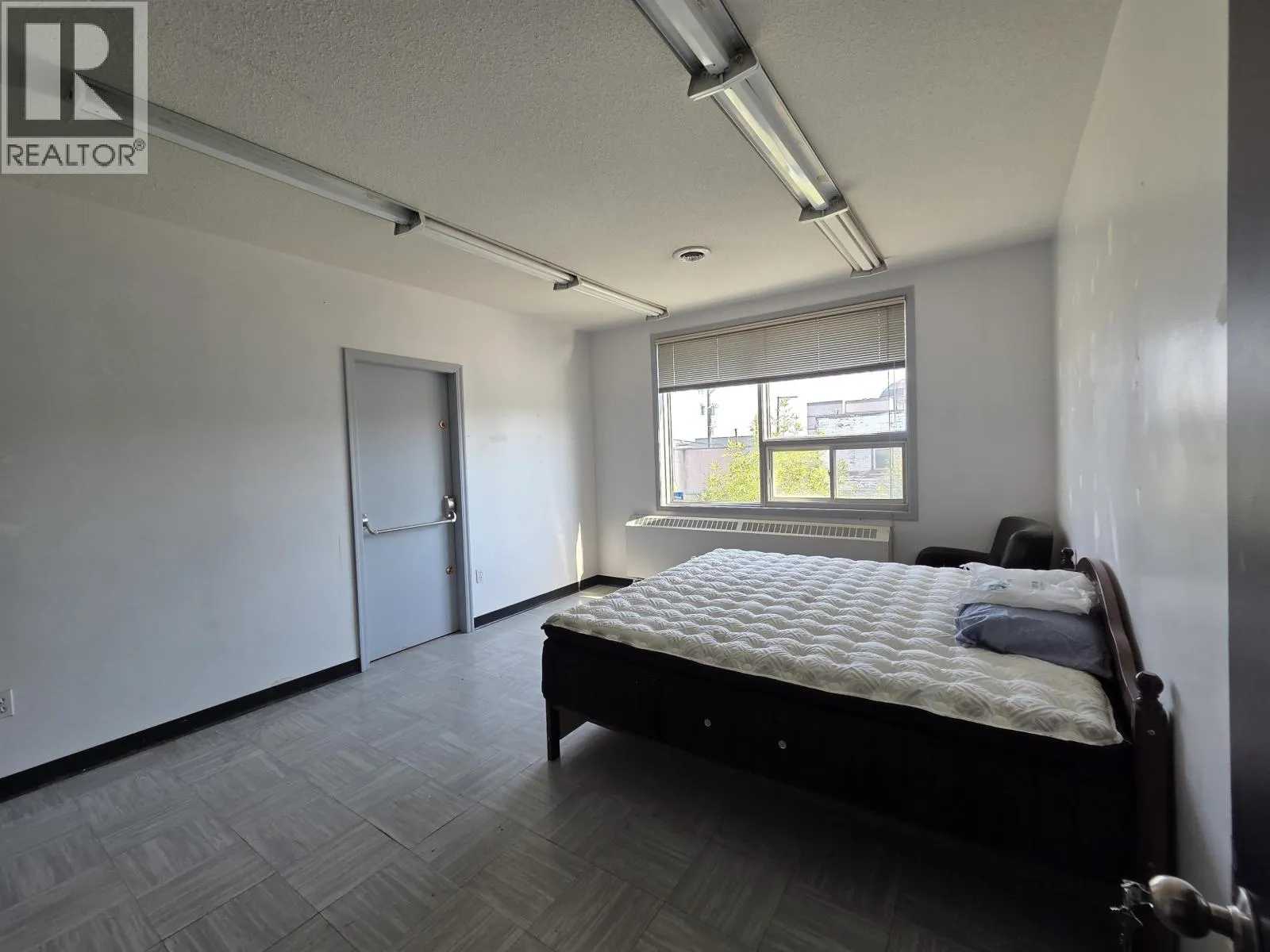 TOP FLR 1210 3RD AVENUE