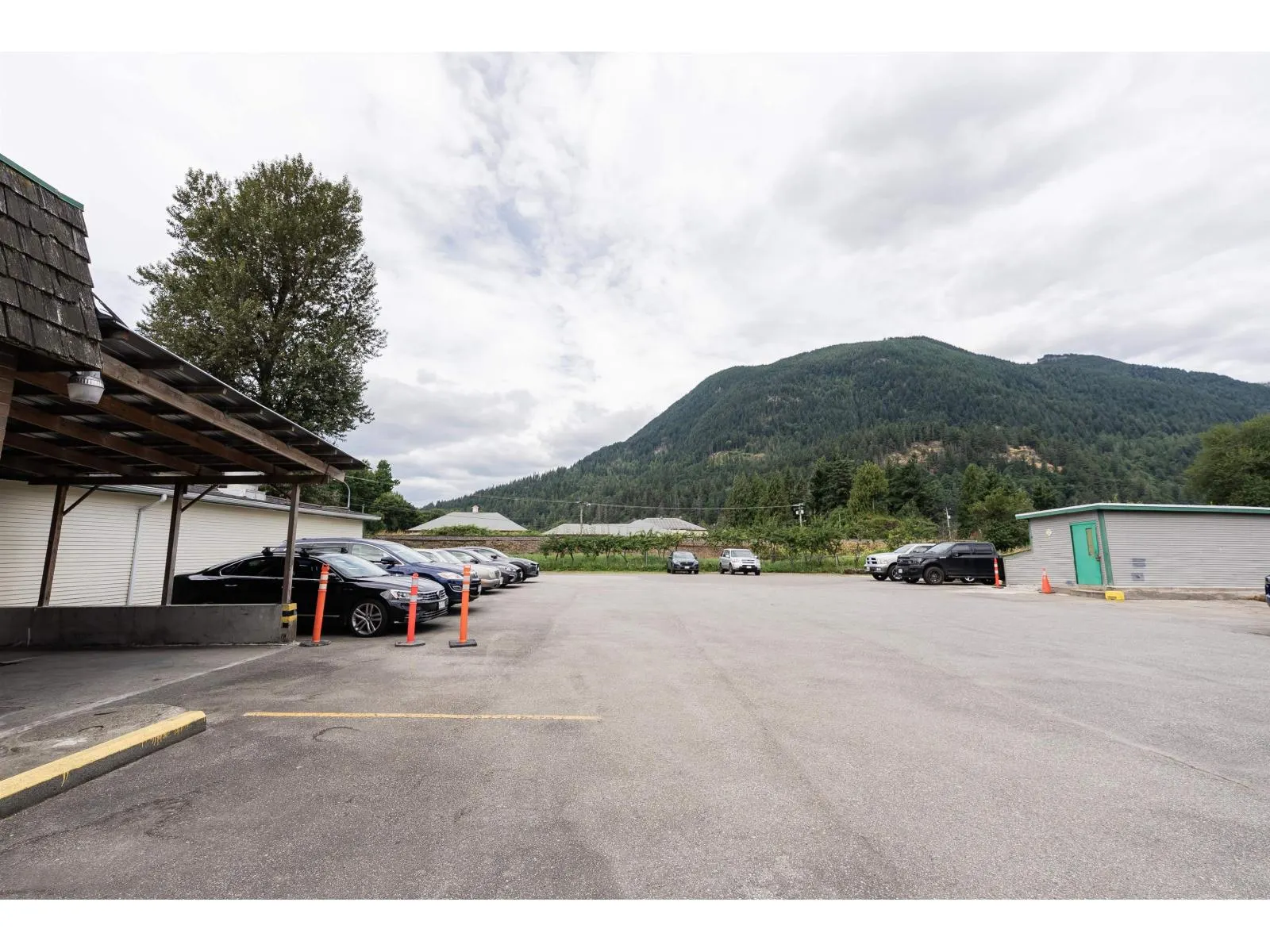 2 37165 LOUGHEED HIGHWAY