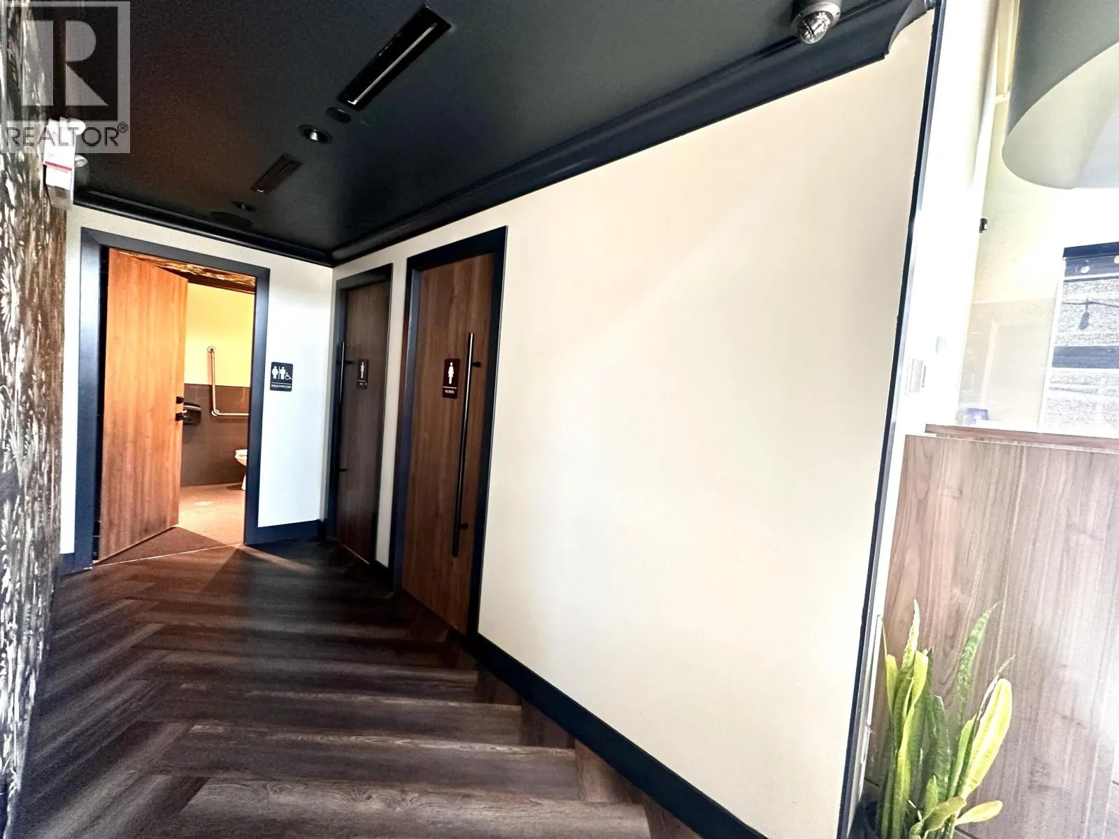 110 855 VILLAGE DRIVE