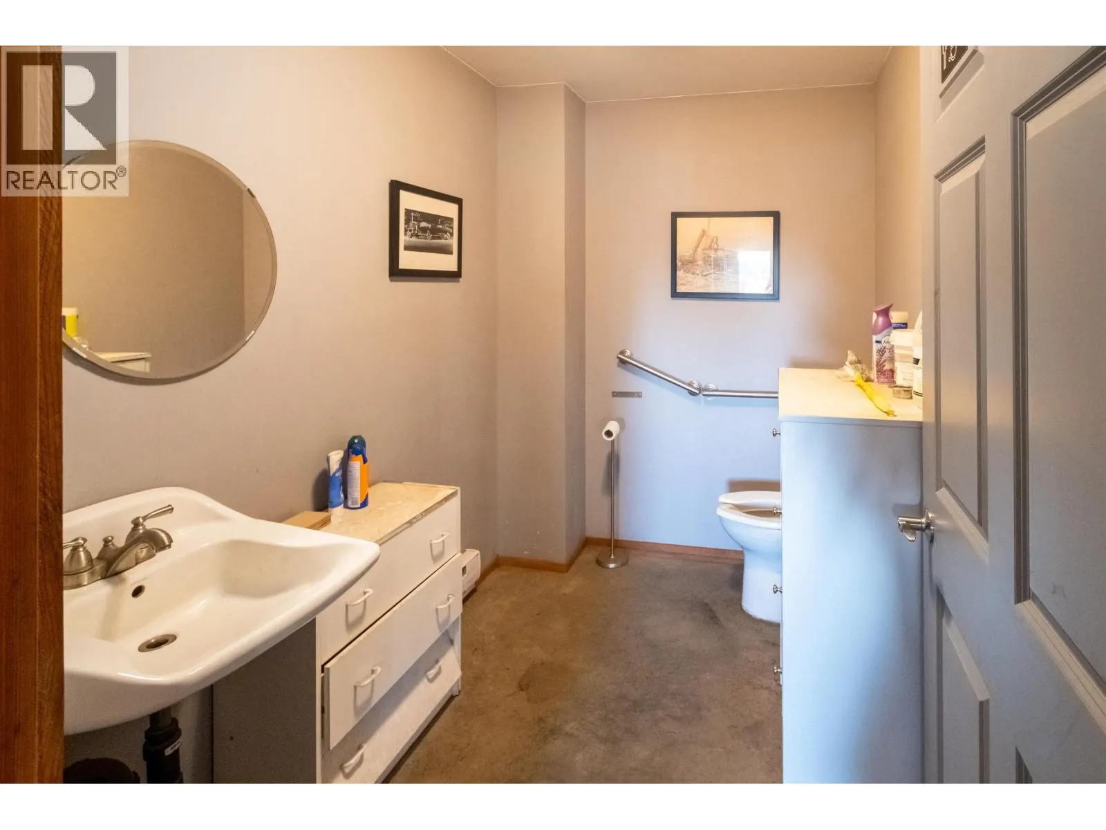 5480 SECHELT INLET CRESCENT