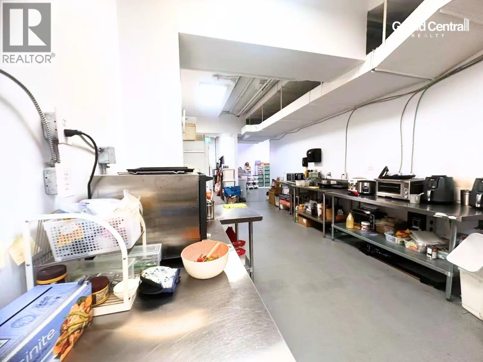 101B 2748 LOUGHEED HIGHWAY