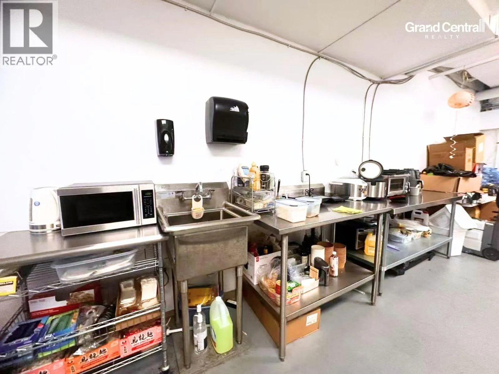 101B 2748 LOUGHEED HIGHWAY