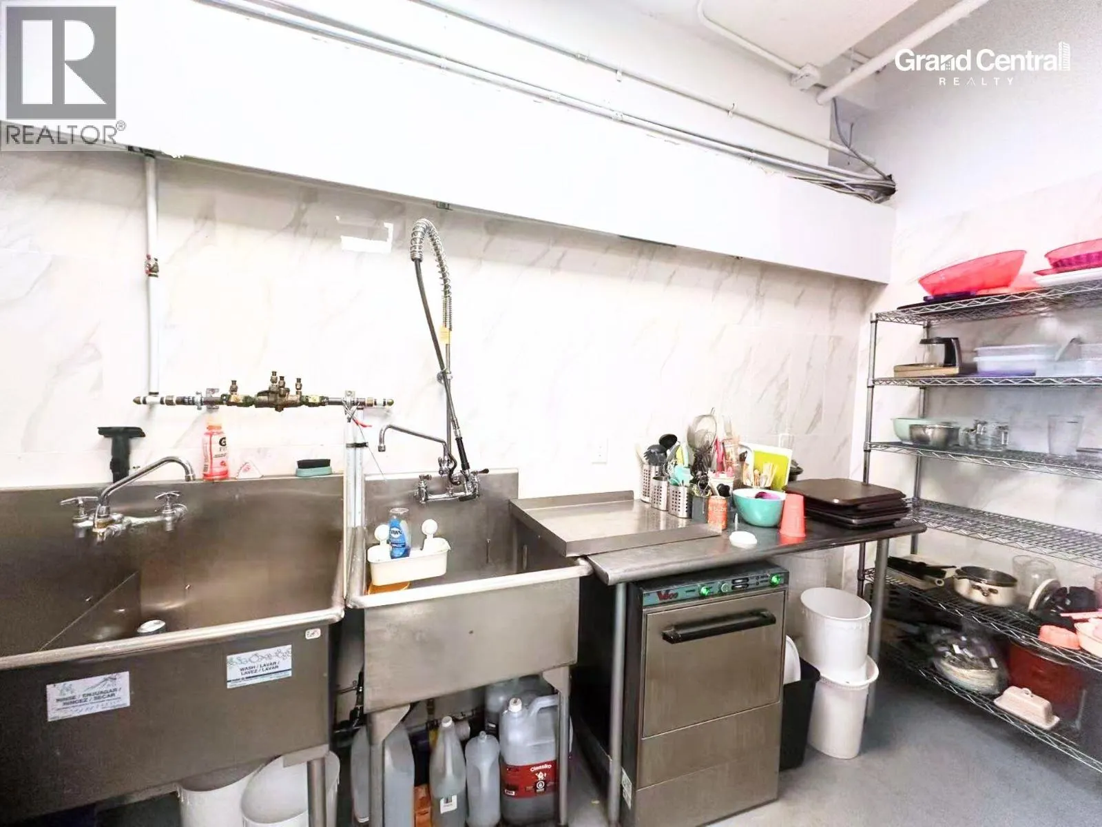 101B 2748 LOUGHEED HIGHWAY