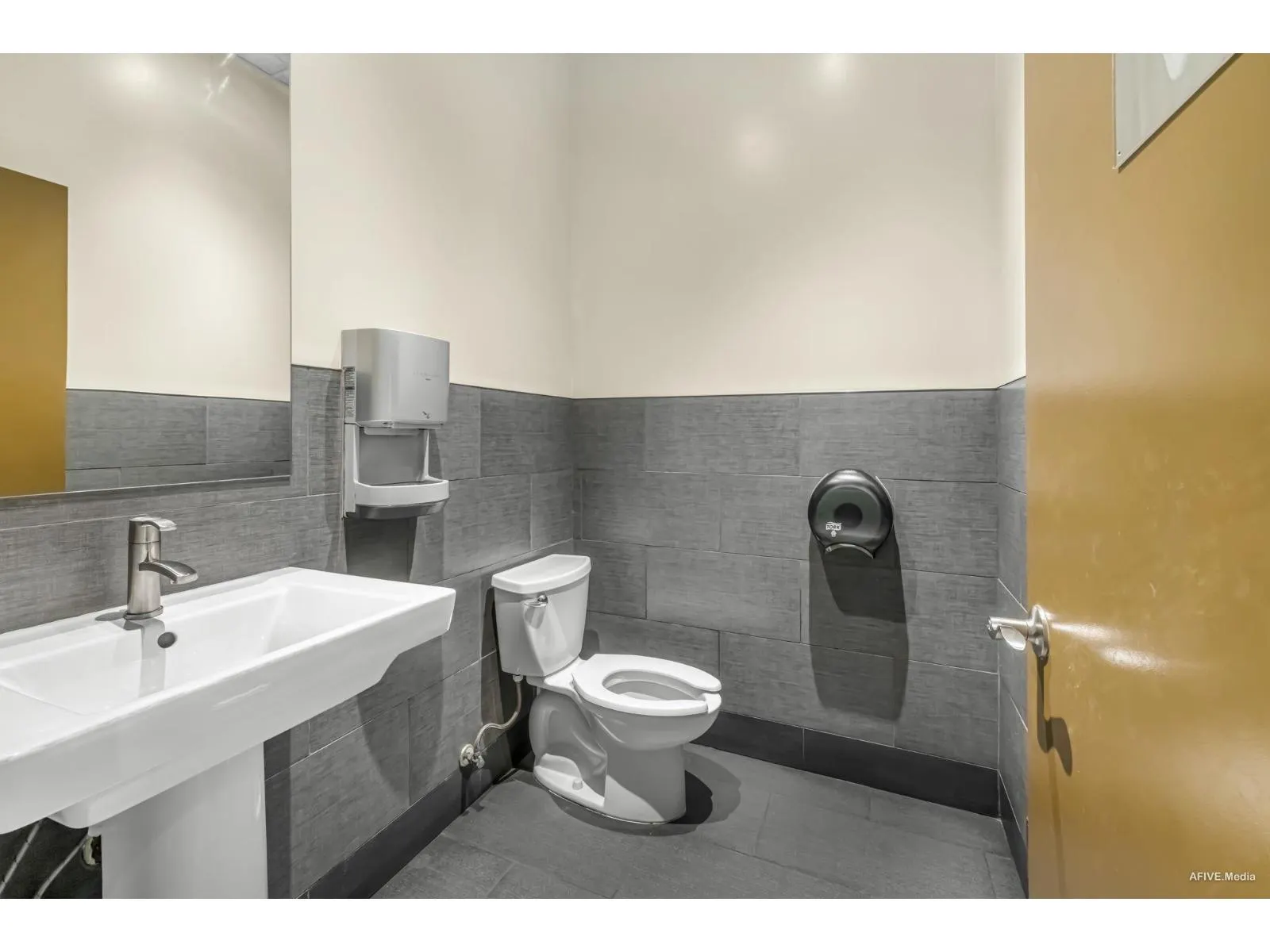 101 15325 56 AVENUE