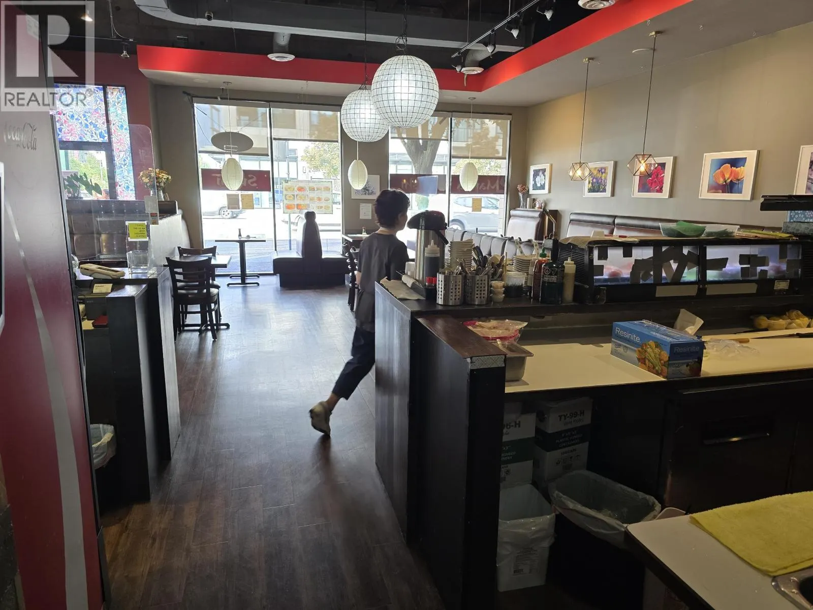 6 E 2ND AVENUE