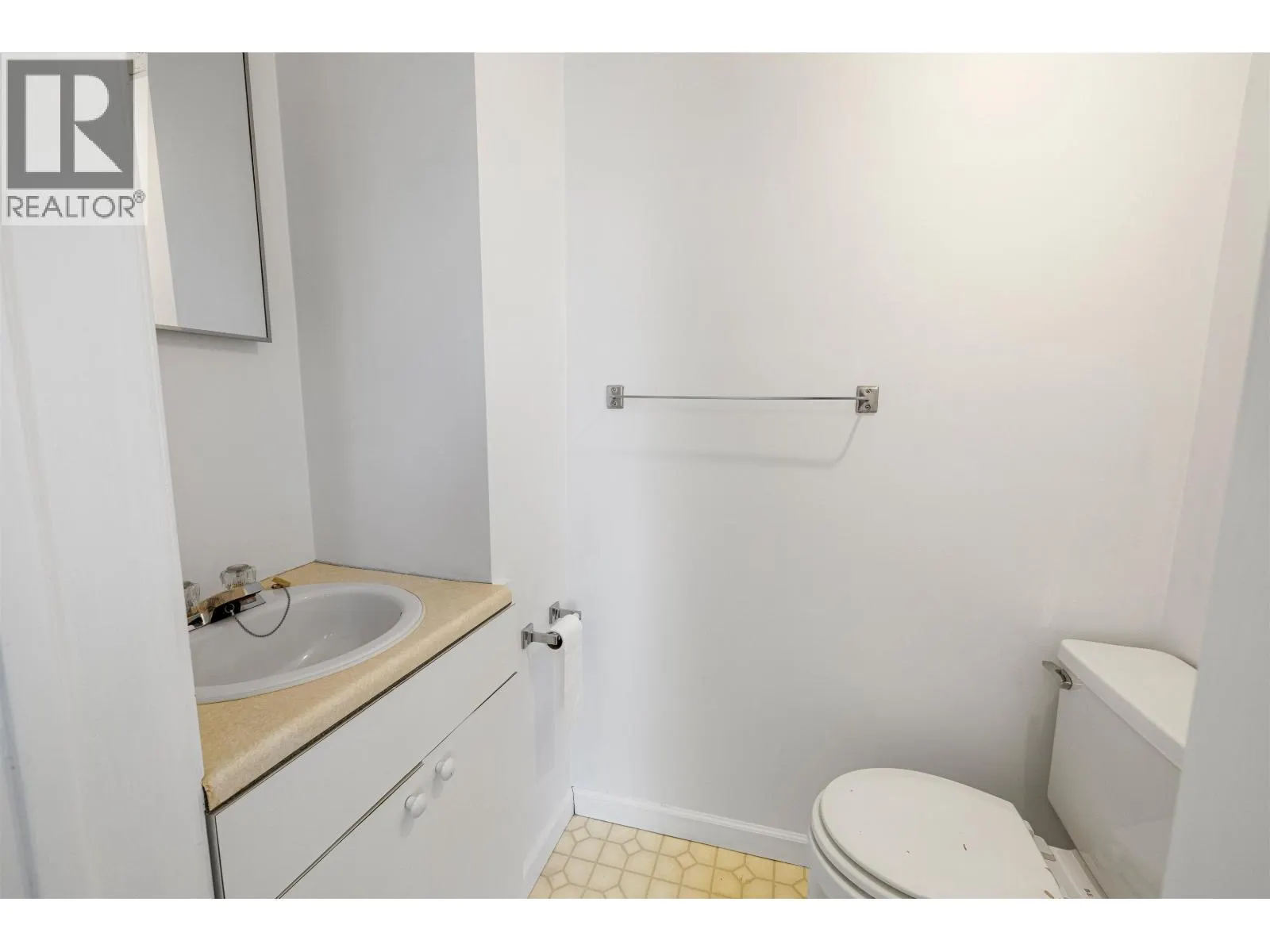25 22374 LOUGHEED HIGHWAY