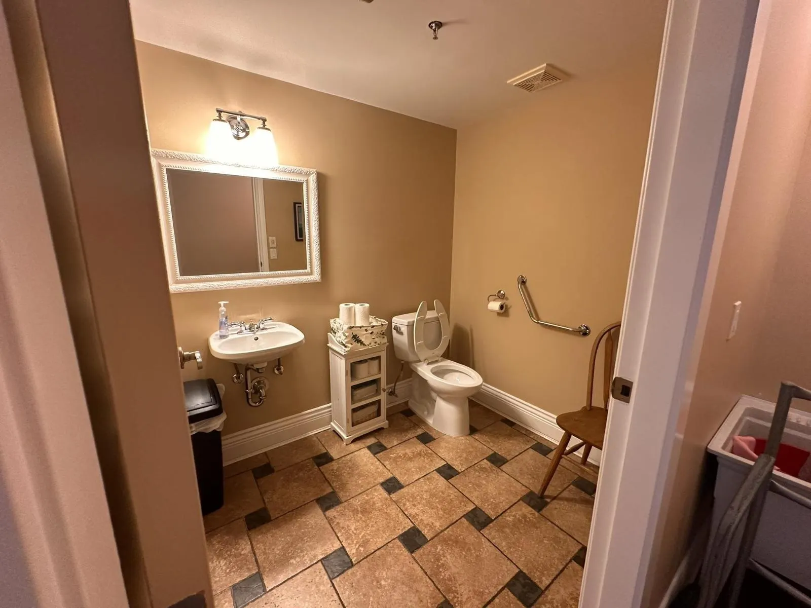 111 & 211 15272 CROYDON DRIVE