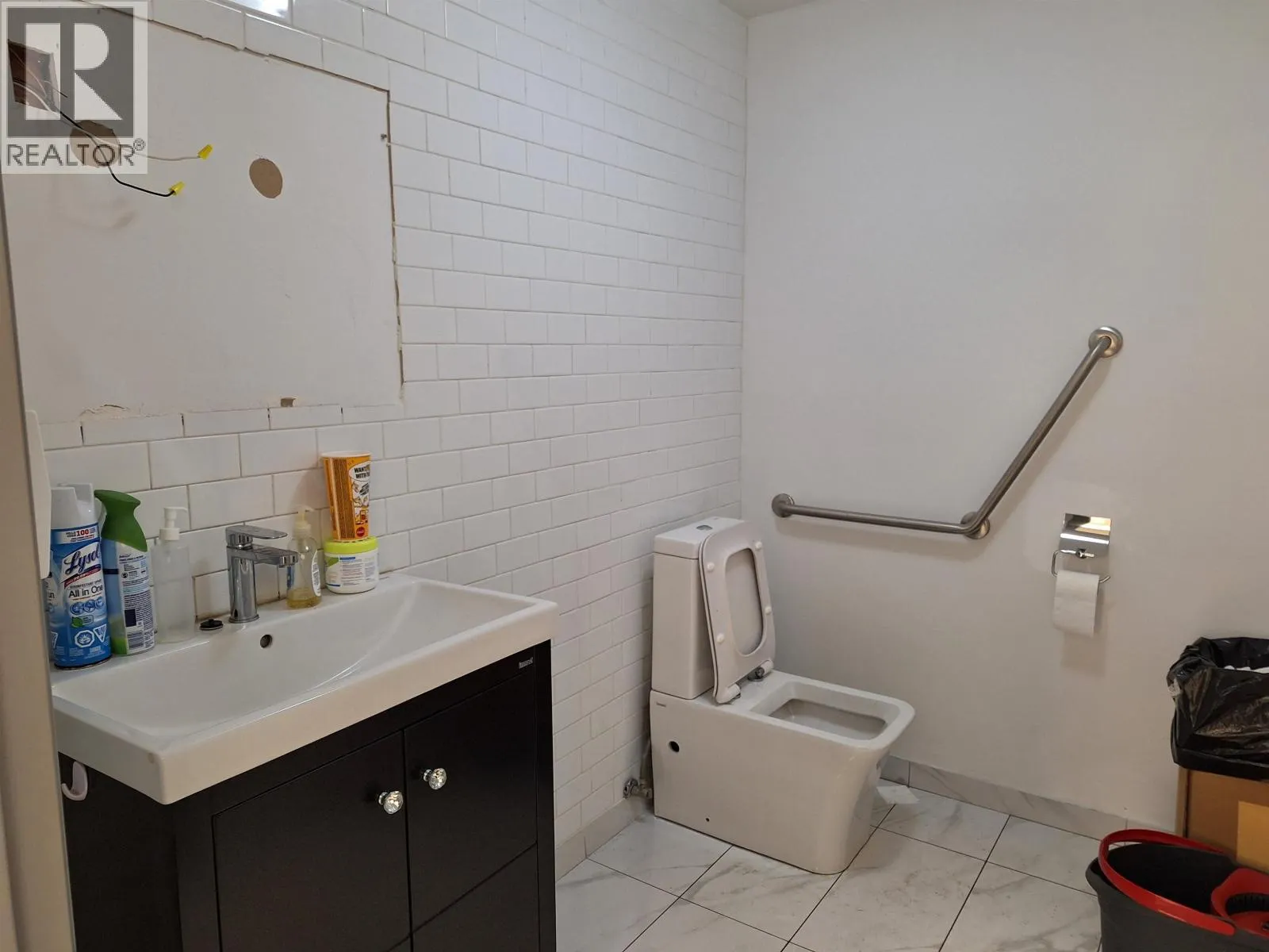 10&11 3691 VIKING WAY