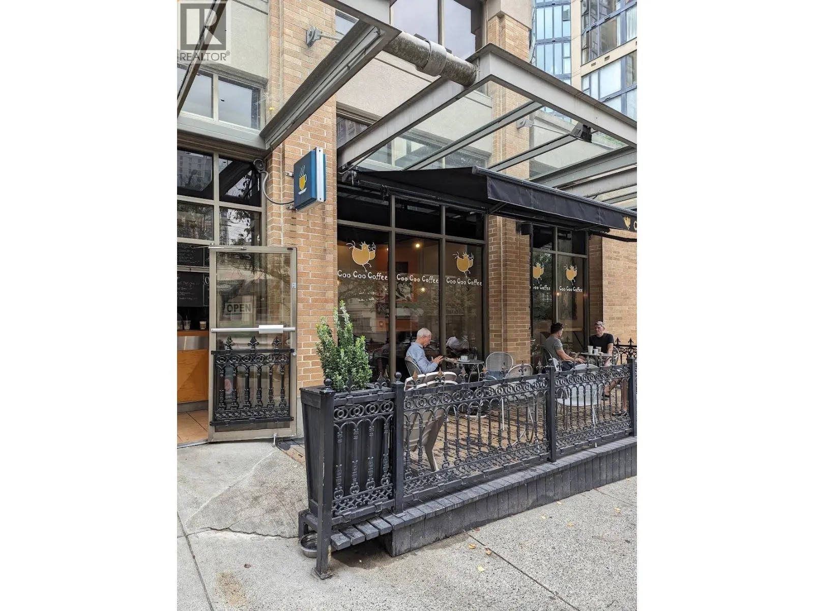 477 DAVIE STREET