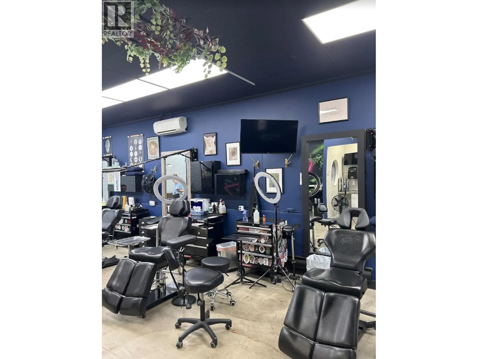 876 COMMERCIAL DRIVE