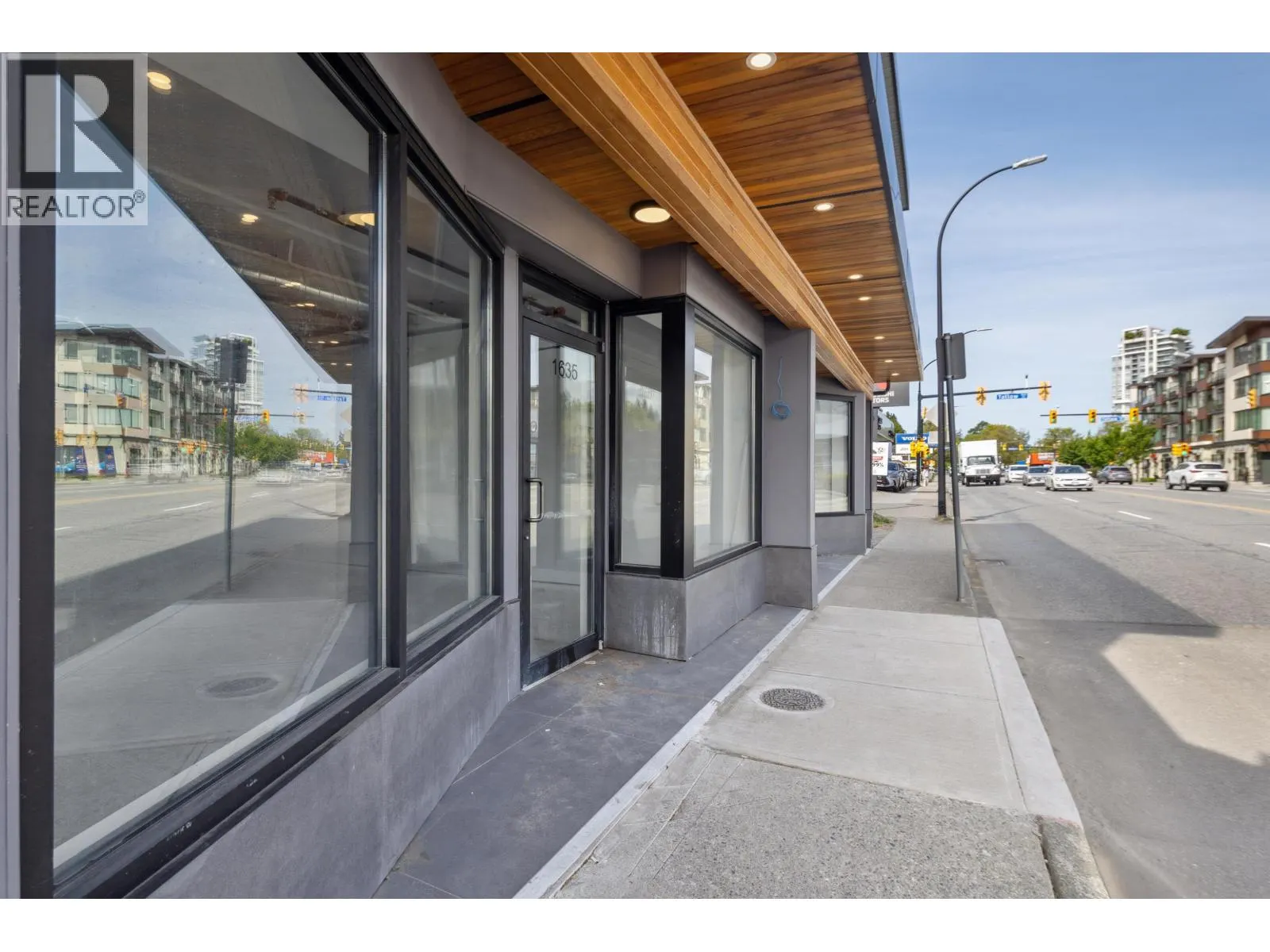 CRU 1 1635 MARINE DRIVE
