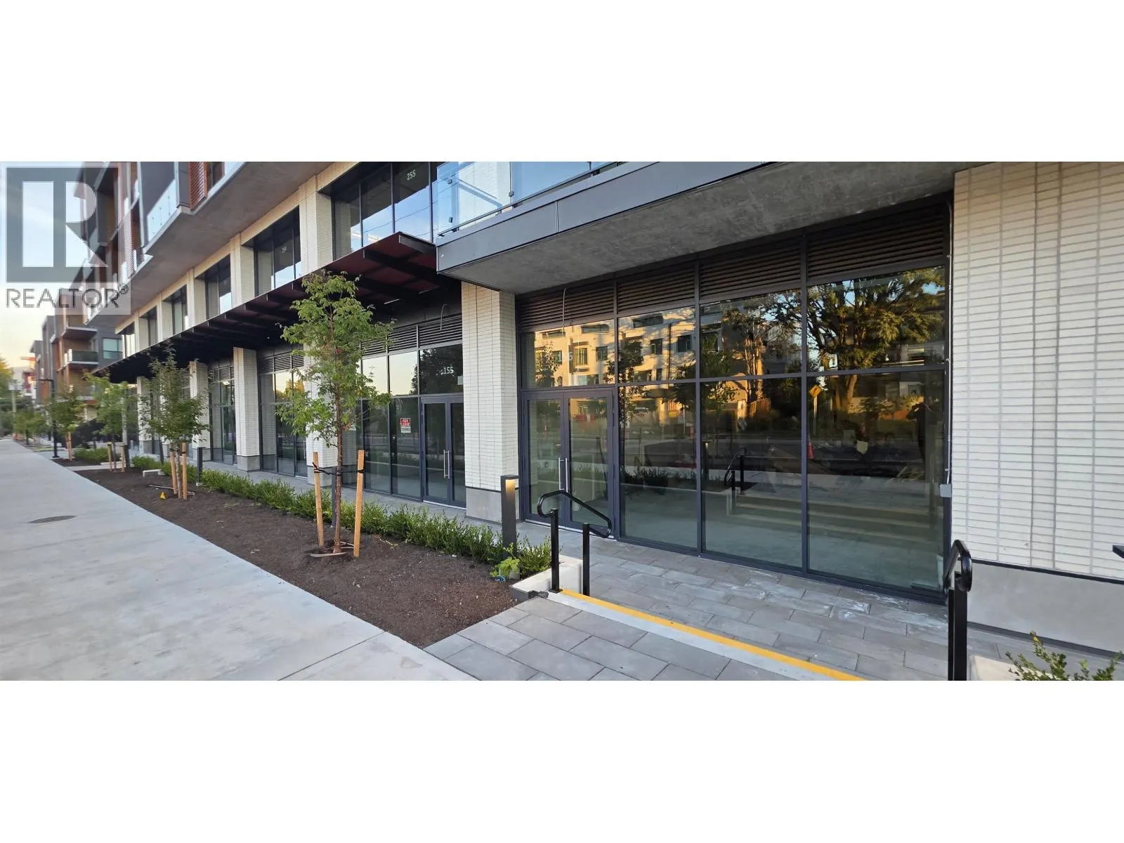 157 (CRU 1) 422 E 3RD STREET