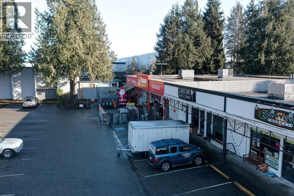 921 GIBSONS WAY