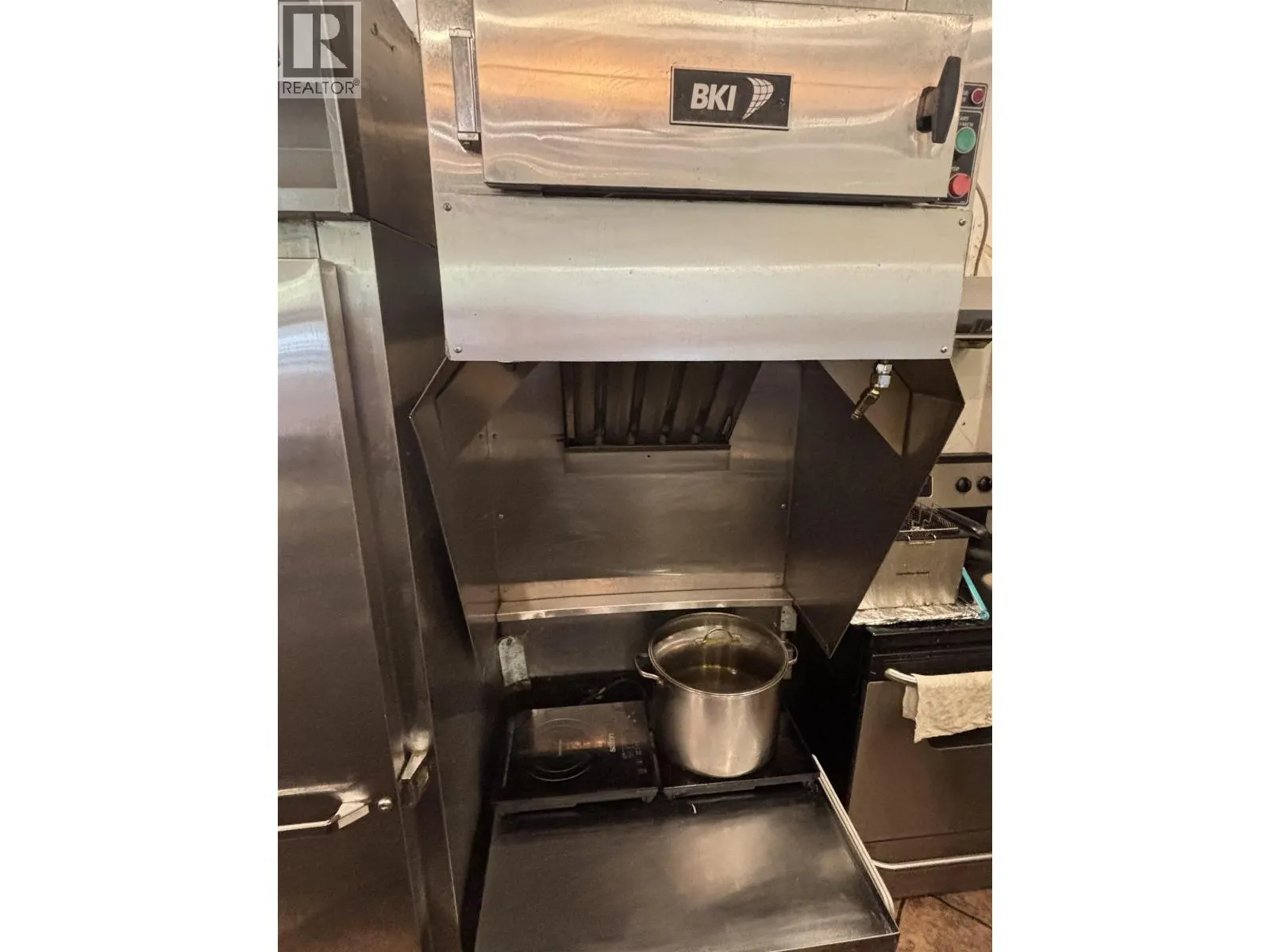 115 3030 LINCOLN AVENUE