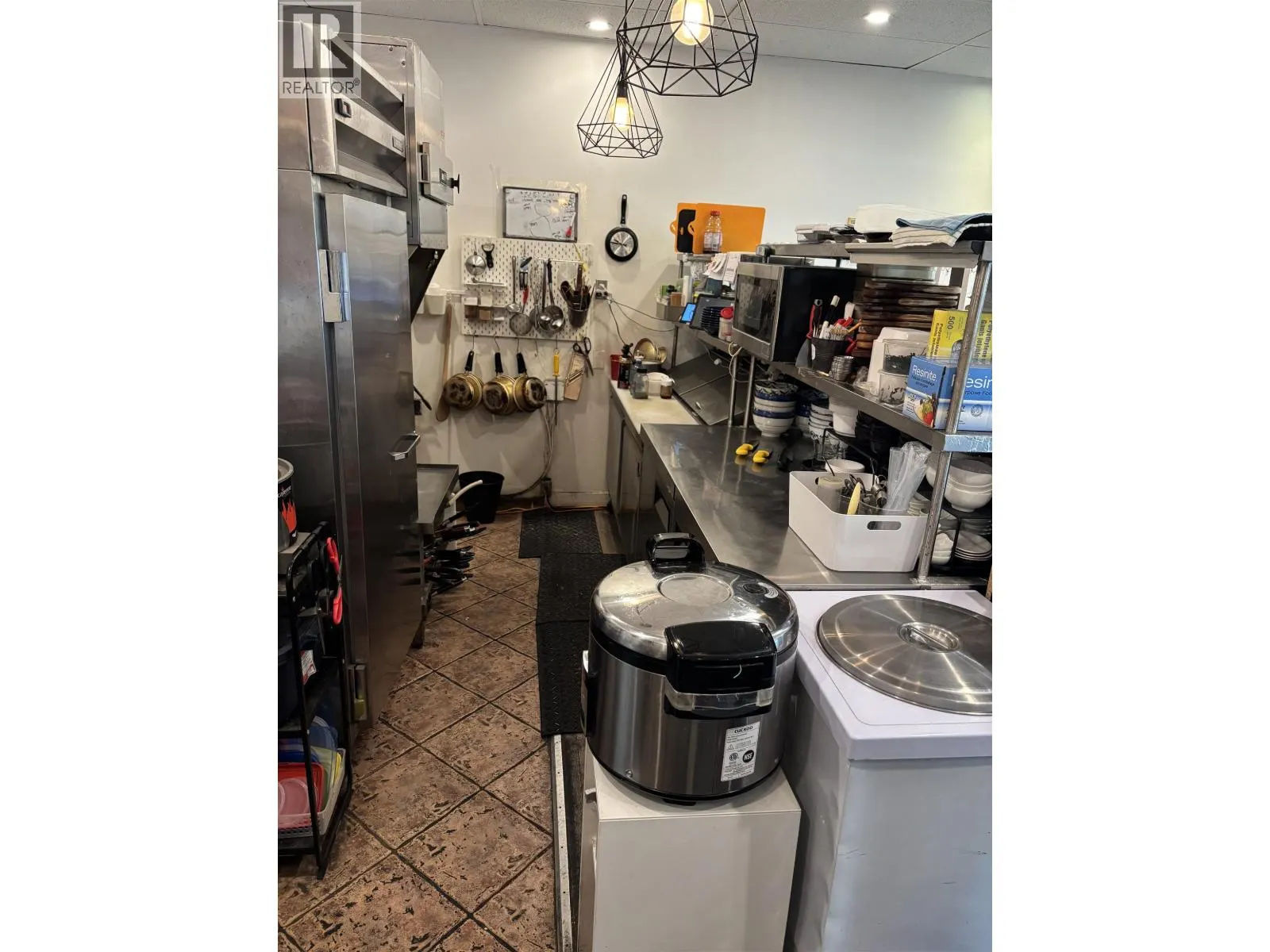 115 3030 LINCOLN AVENUE