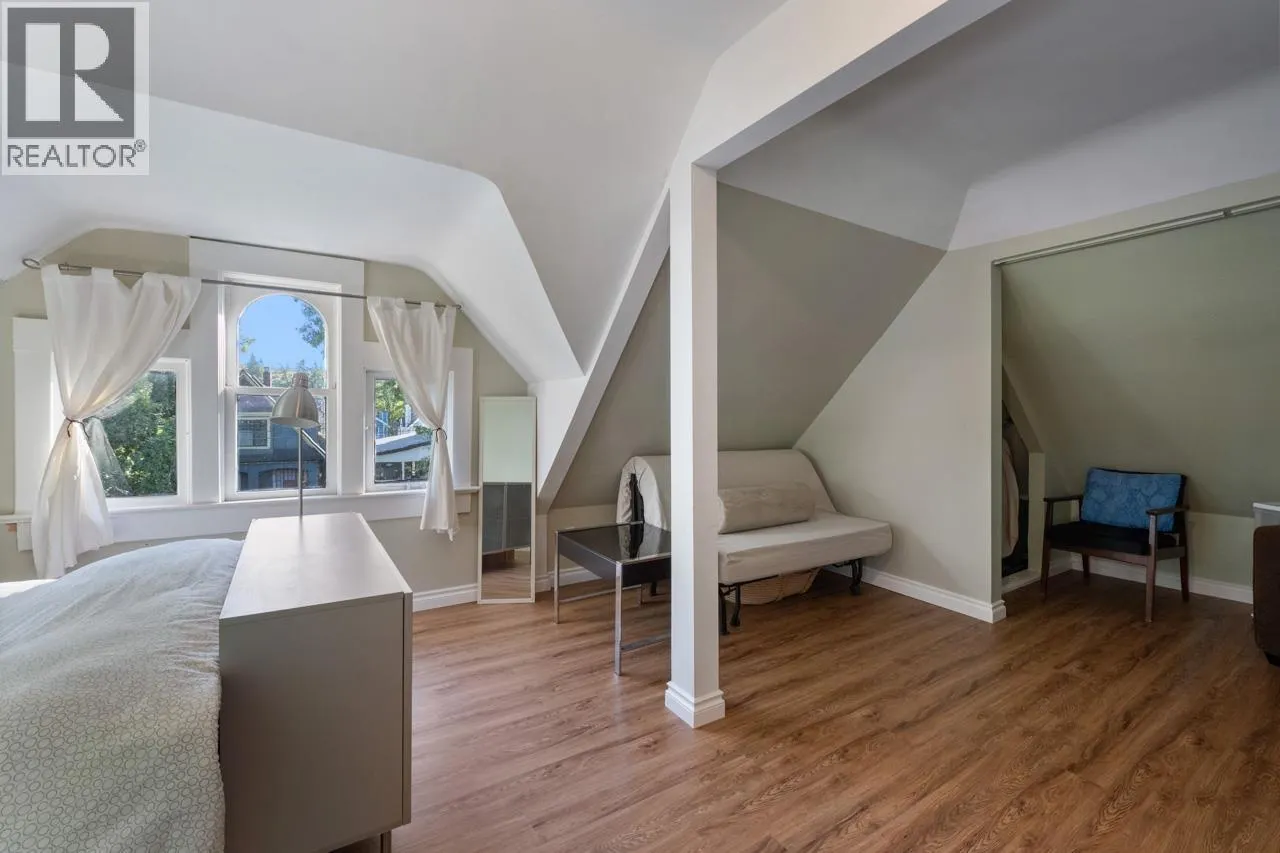 31 W 11TH AVENUE