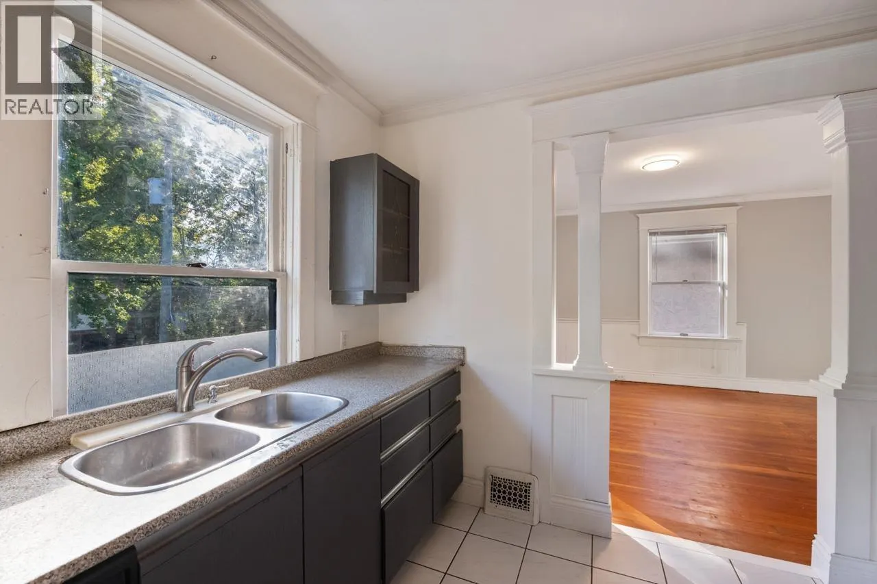 31 W 11TH AVENUE