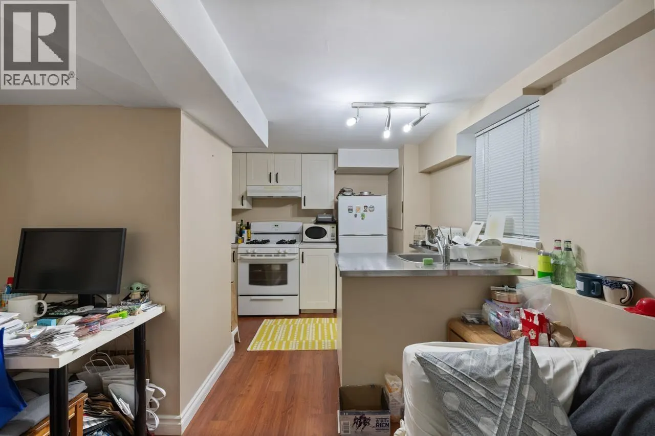 31 W 11TH AVENUE