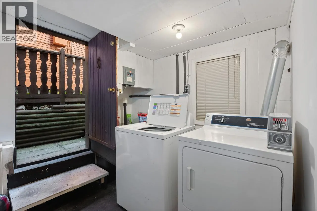 31 W 11TH AVENUE