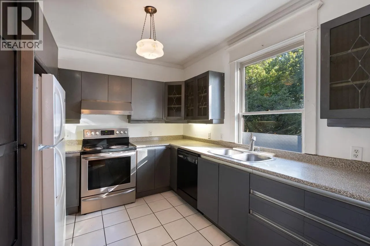 31 W 11TH AVENUE