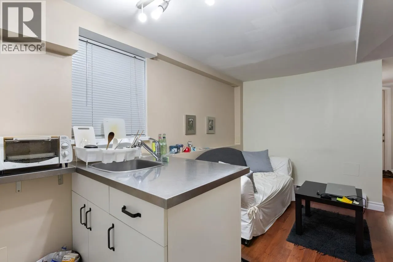 31 W 11TH AVENUE