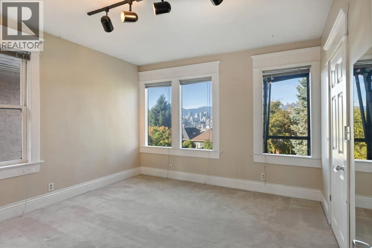 31 W 11TH AVENUE