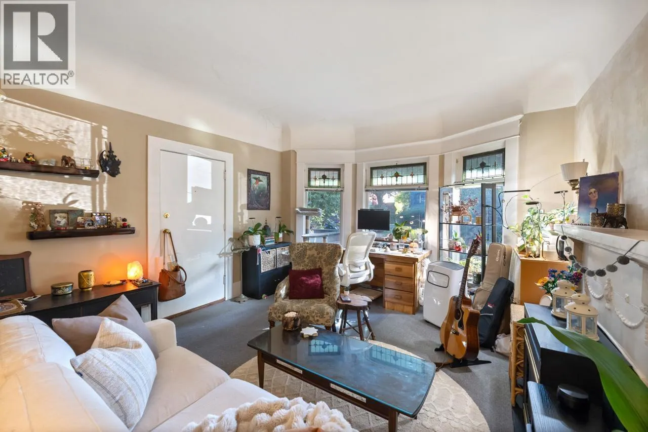 31 W 11TH AVENUE