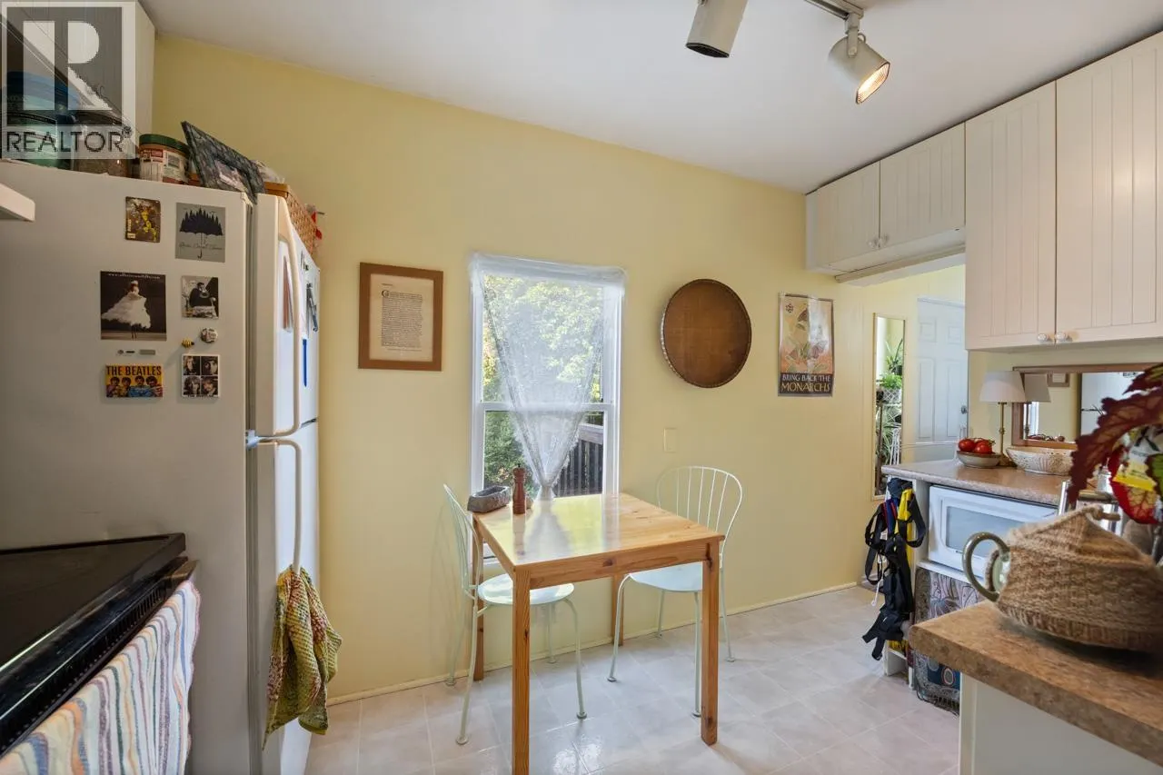 31 W 11TH AVENUE