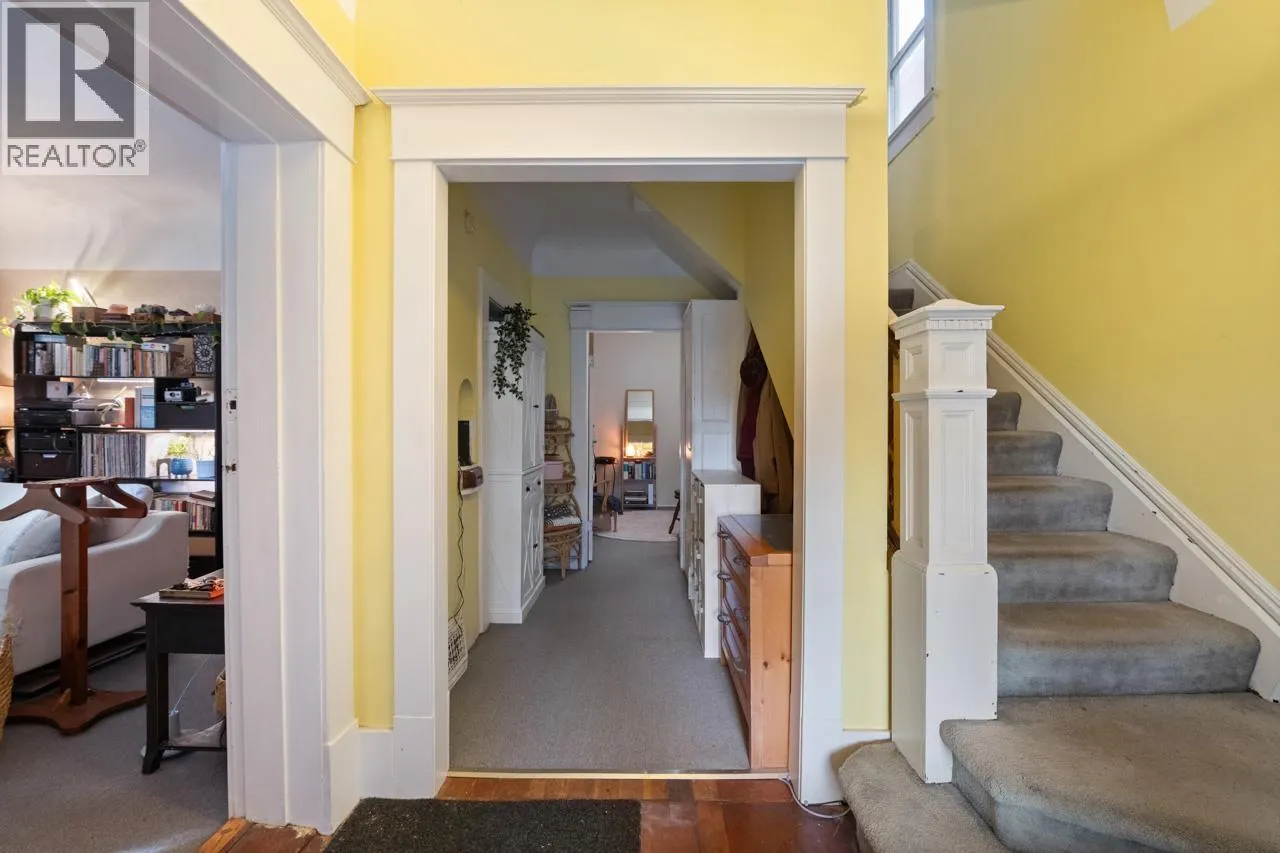 31 W 11TH AVENUE