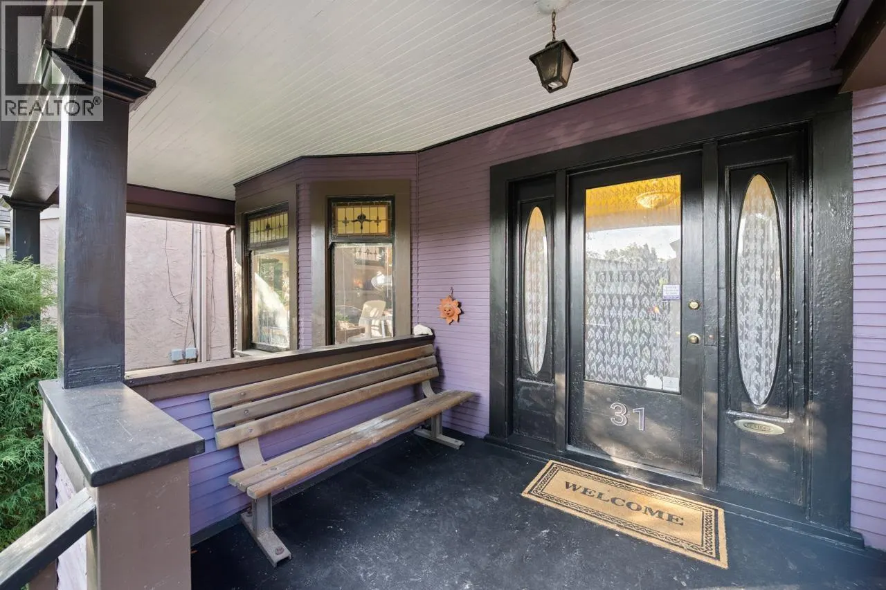 31 W 11TH AVENUE