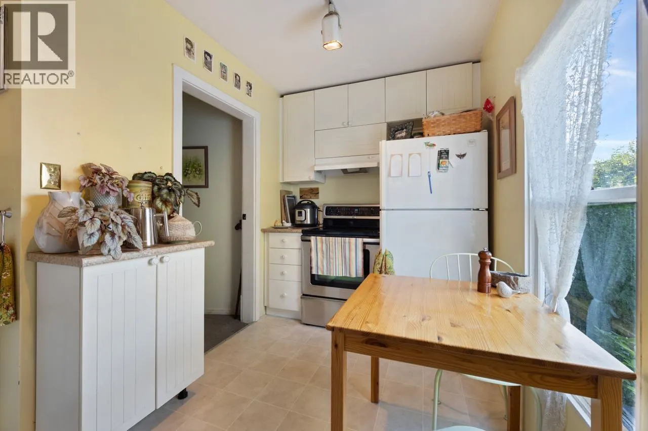31 W 11TH AVENUE