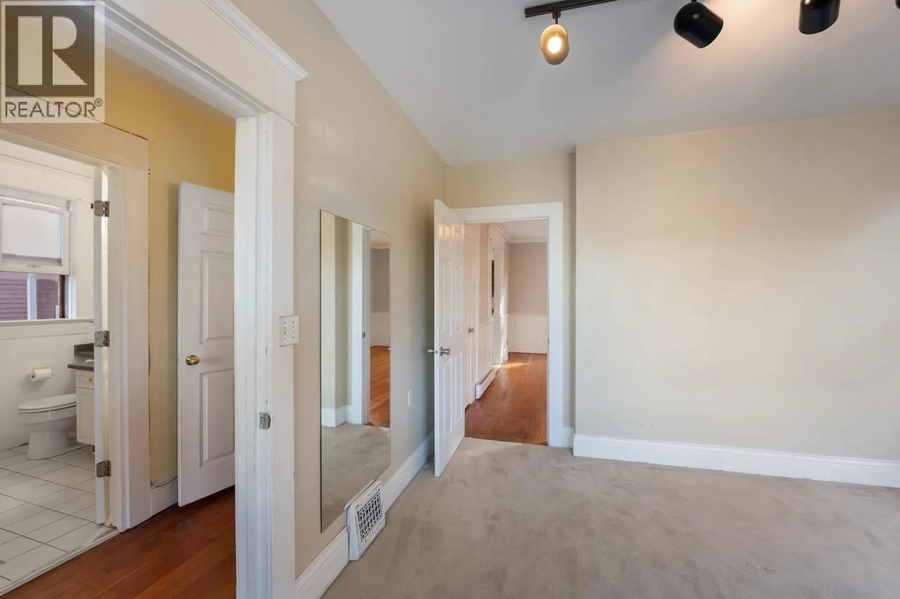 31 W 11TH AVENUE