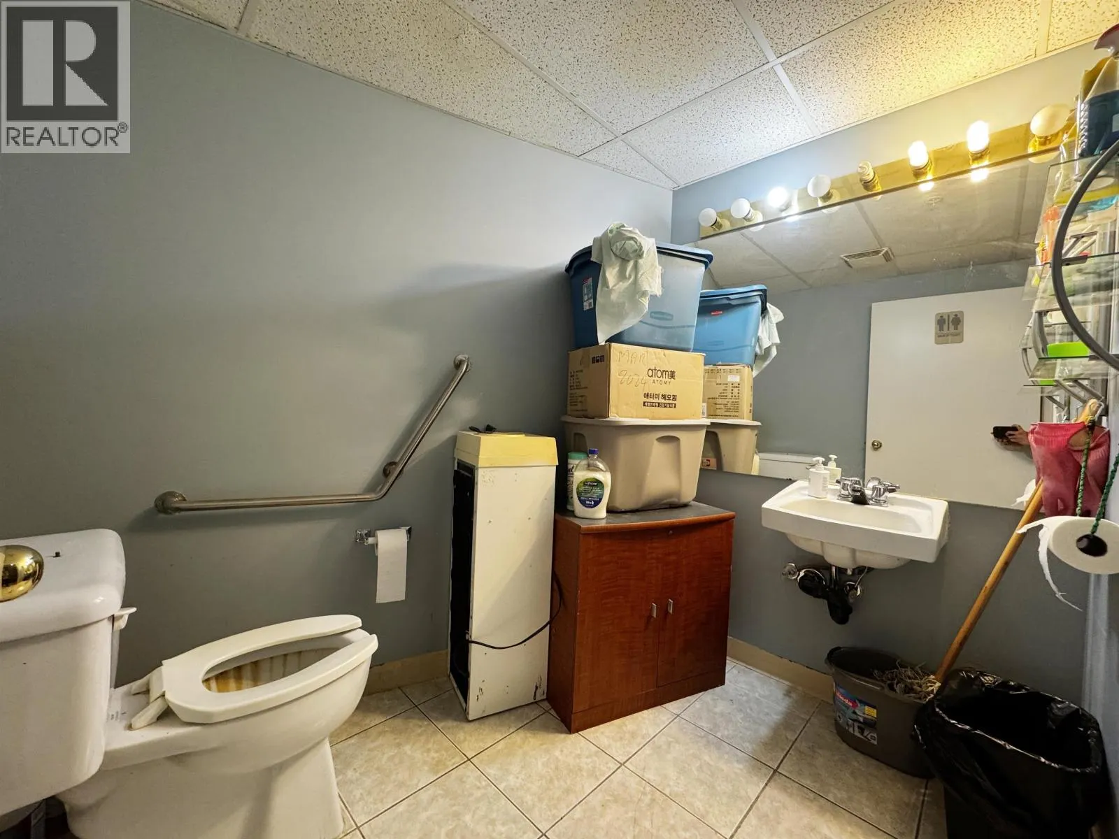 2236 KINGSWAY