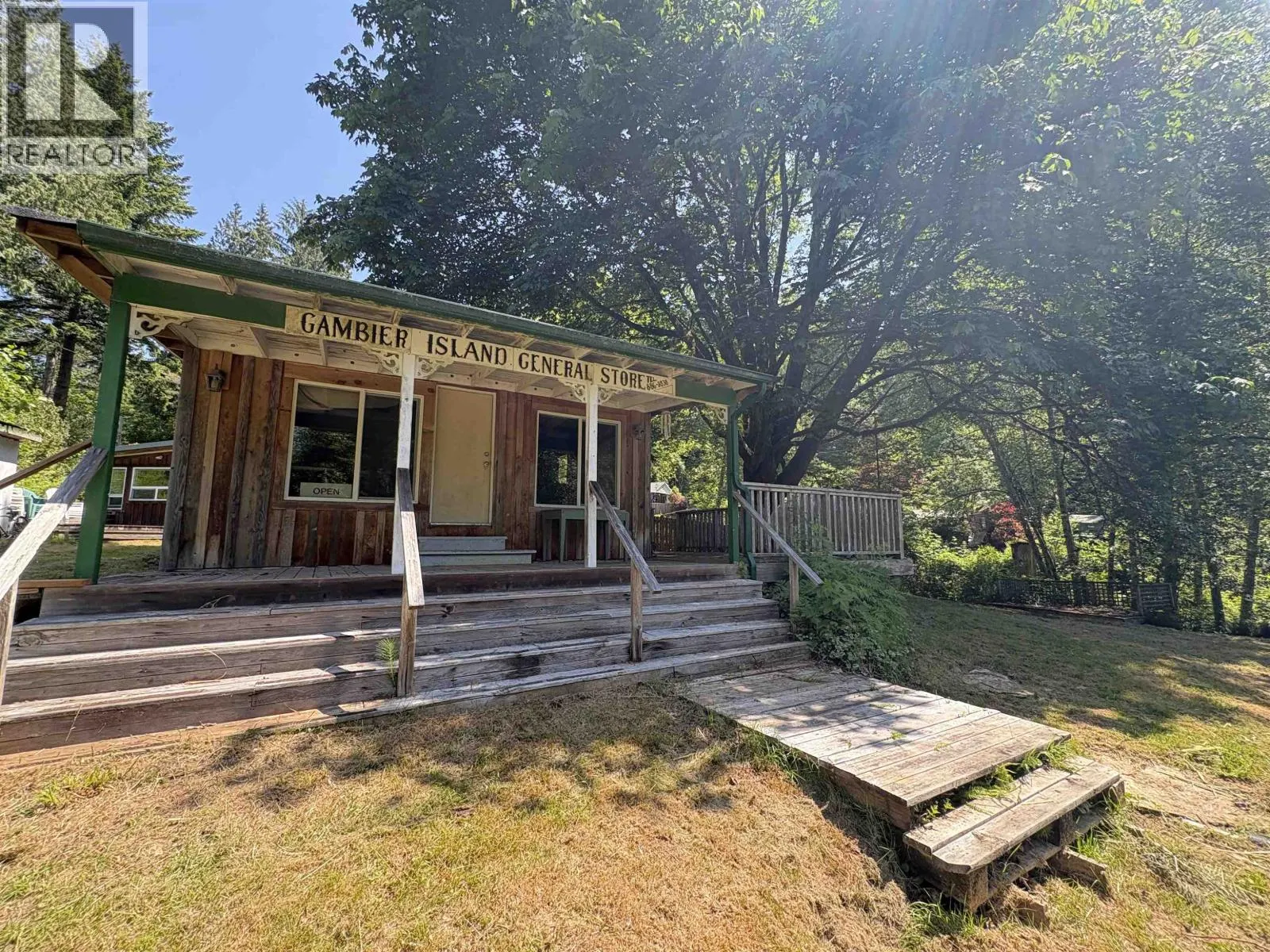 660 ANDY'S BAY ROAD