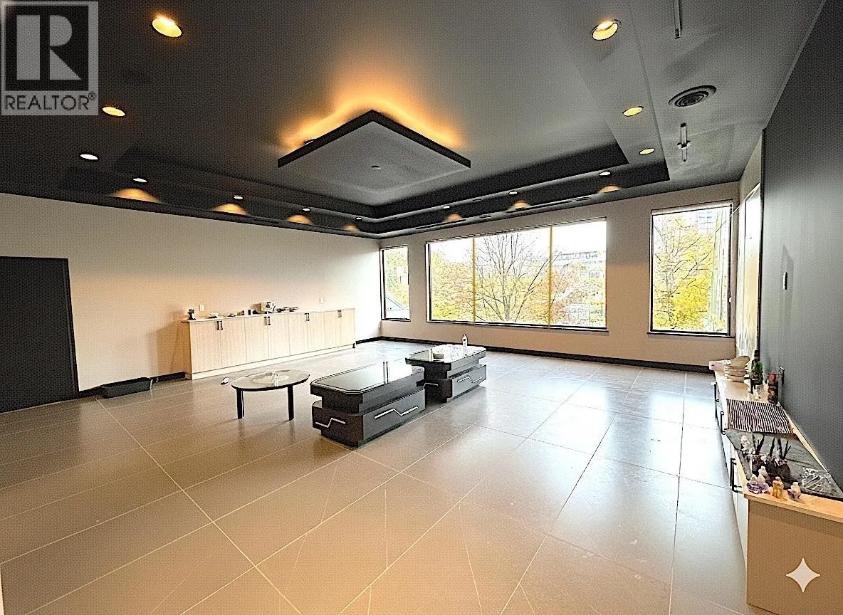 200 8611 ALEXANDRA ROAD