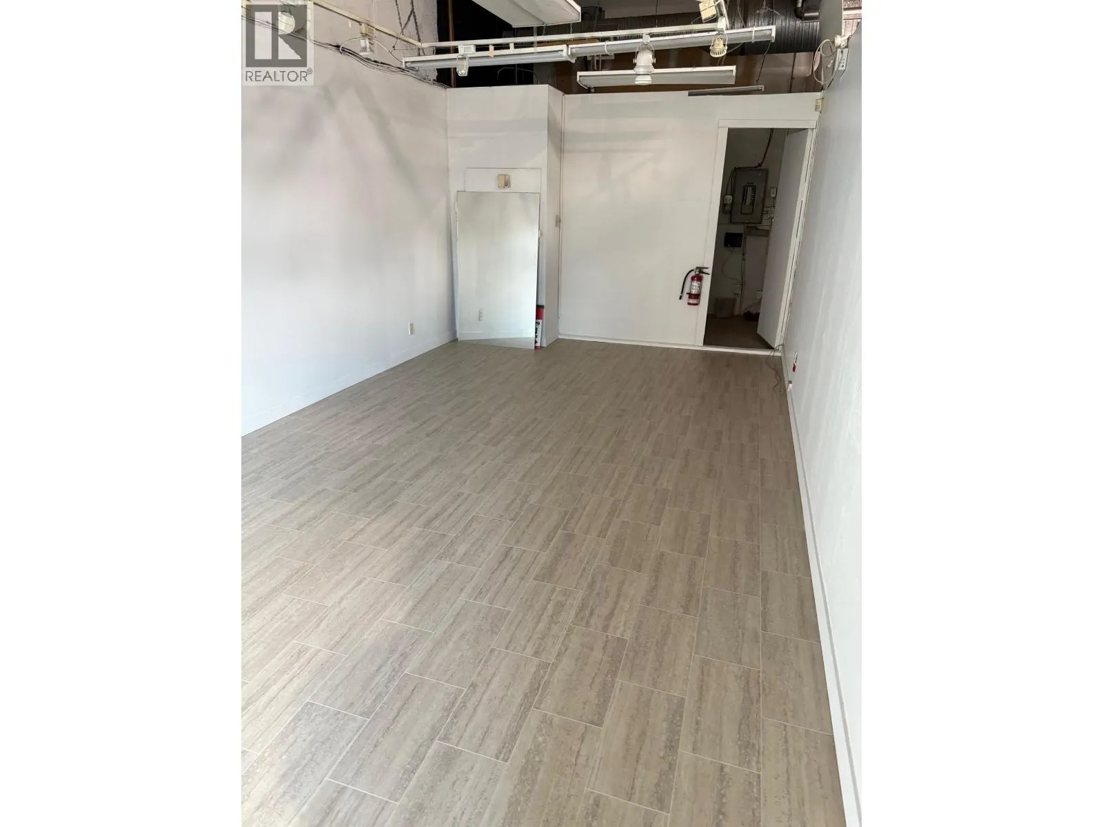 2190 8260 WESTMINSTER HIGHWAY