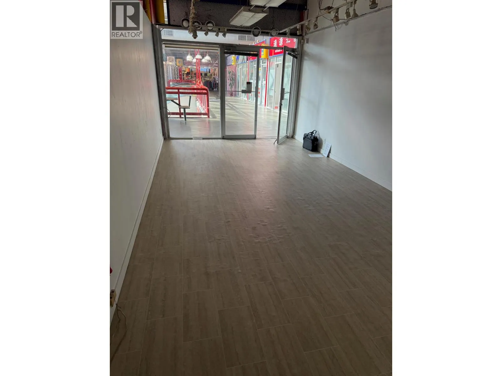 2190 8260 WESTMINSTER HIGHWAY