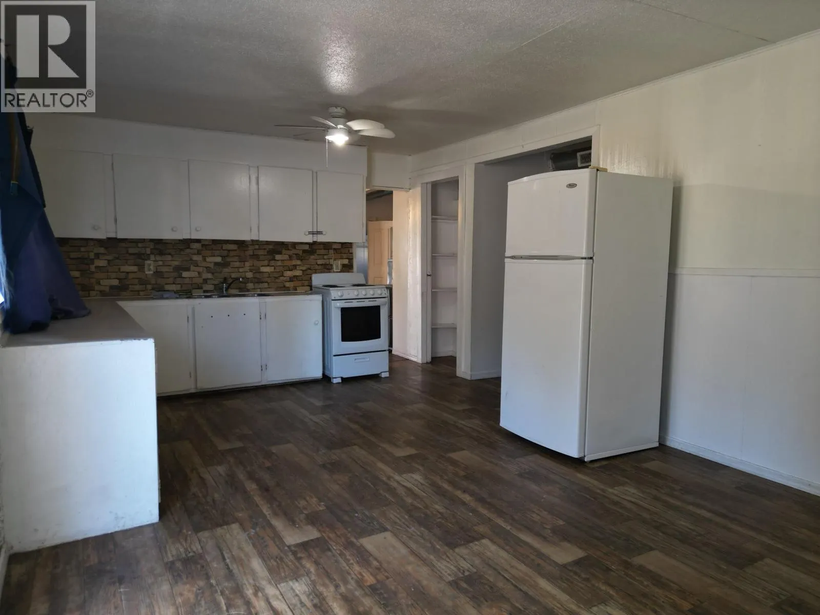 923 DOG CREEK ROAD