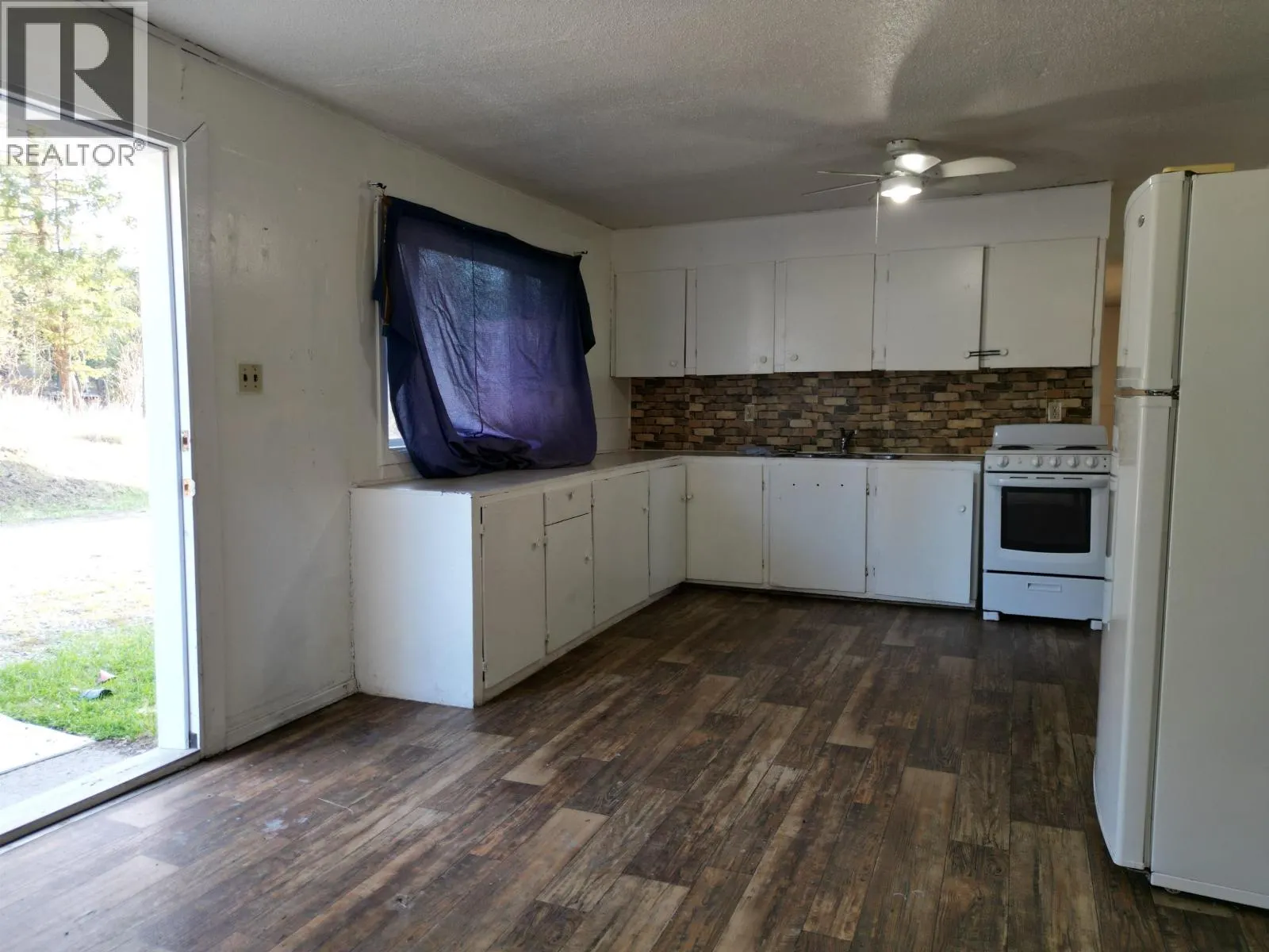 923 DOG CREEK ROAD