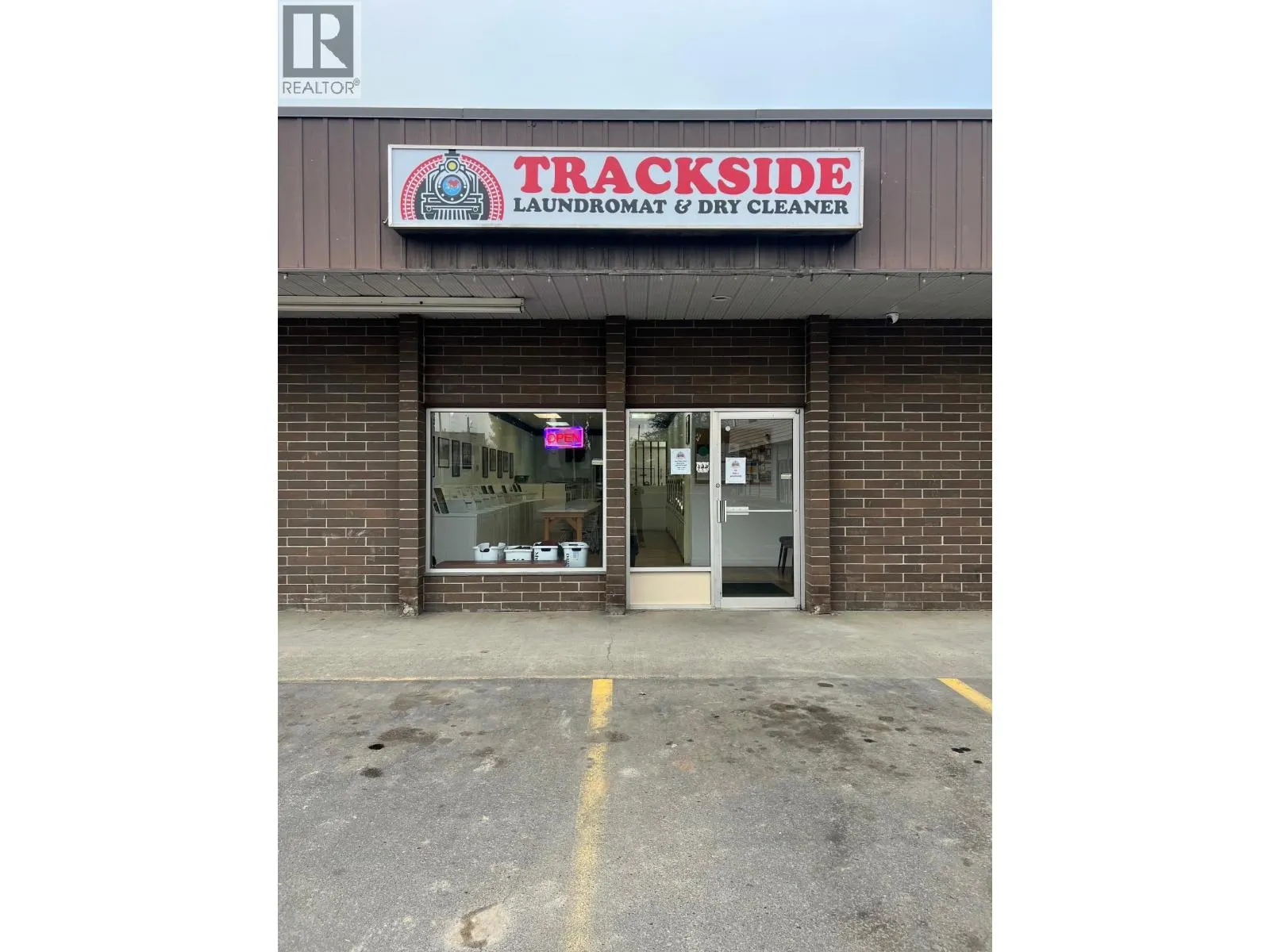 E 3015 N MACKENZIE AVENUE