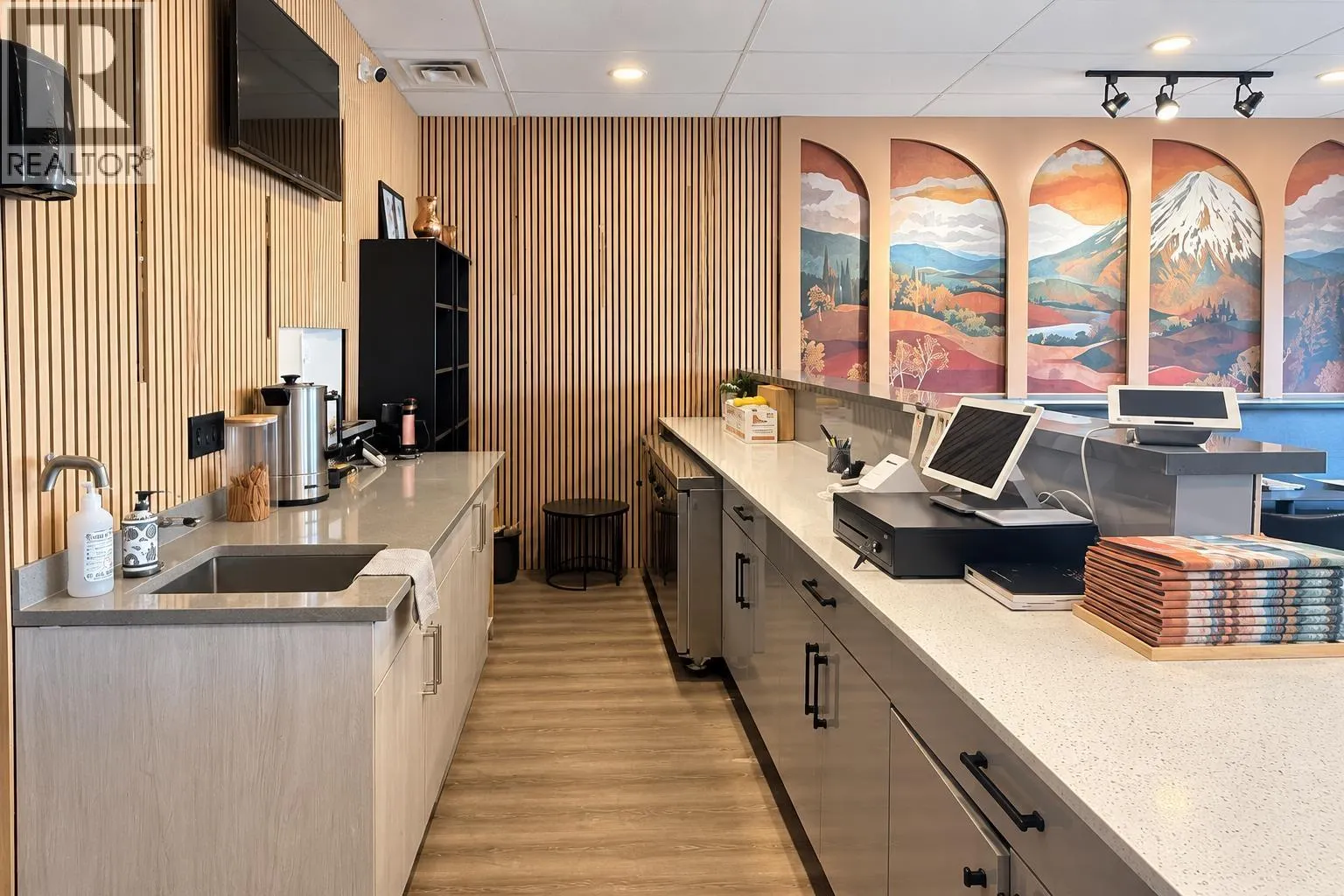 206 2748 LOUGHEED HIGHWAY
